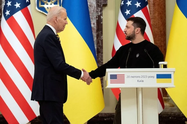 Tổng thống Ukraine Volodymyr Zelensky đã triển khai lực lượng của mình trong những trận chiến giành các thị trấn mà phía Mỹ cho rằng thiếu giá trị chiến lược.