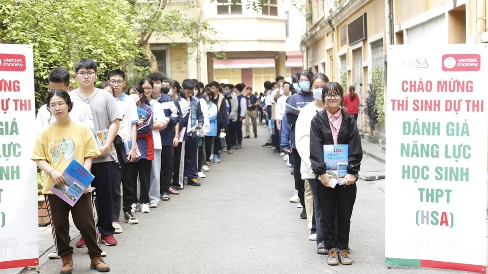 Thí sinh tham dự kỳ thi đánh giá năng lực - ĐH Quốc gia Hà Nội.