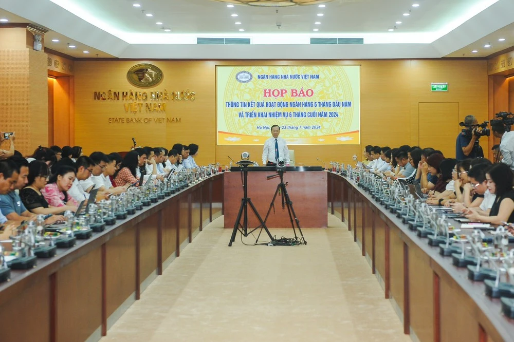 Toàn cảnh tại buổi họp báo.