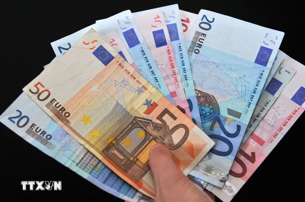 Đồng euro có thể tiếp tục suy yếu so với đồng USD trong thời gian tới.