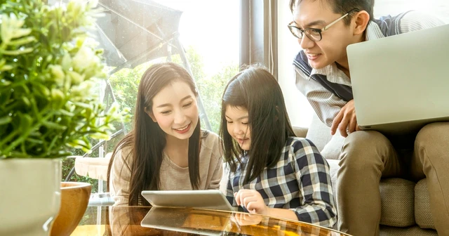 Bố mẹ sẵn sàng hy sinh tất cả để dành những điều tốt đẹp nhất cho con cái, nhưng cũng nên dành thời gian lắng nghe con nói.