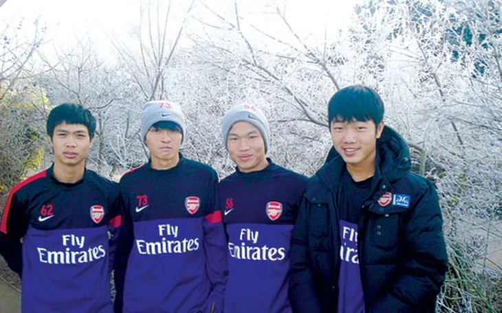Công Phượng, Tuấn Anh, Đông Triều và Xuân Trường trong chuyến tập huấn tại CLB Arsenal.
