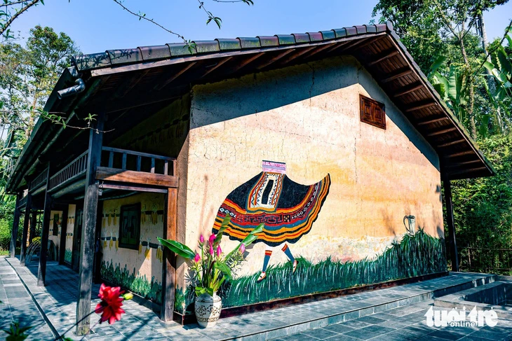 Một căn villa được lấy cảm hứng từ nhà trình tường của người Mông bản địa.