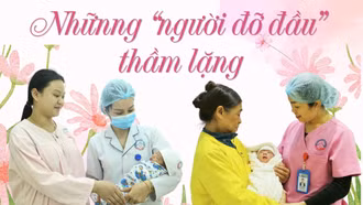 Những "người đỡ đầu" thầm lặng