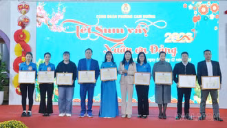 Nhiều hoạt động ý nghĩa tại Chương trình “Tết Sum vầy - Xuân ơn Đảng” phường Cam Đường và phường Sa Pa