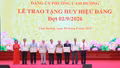 Phường Cam Đường trao tặng Huy hiệu Đảng đợt 2/9