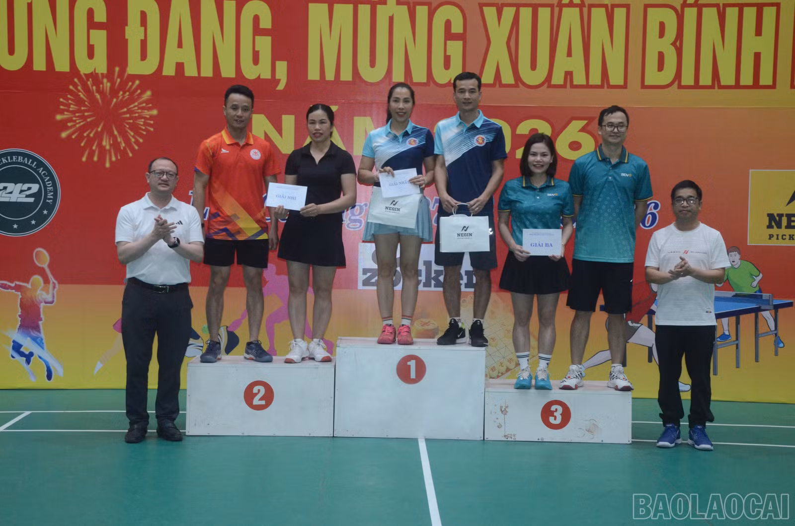 baolaocai-br_doi-nam-nu-nhom-3.jpg