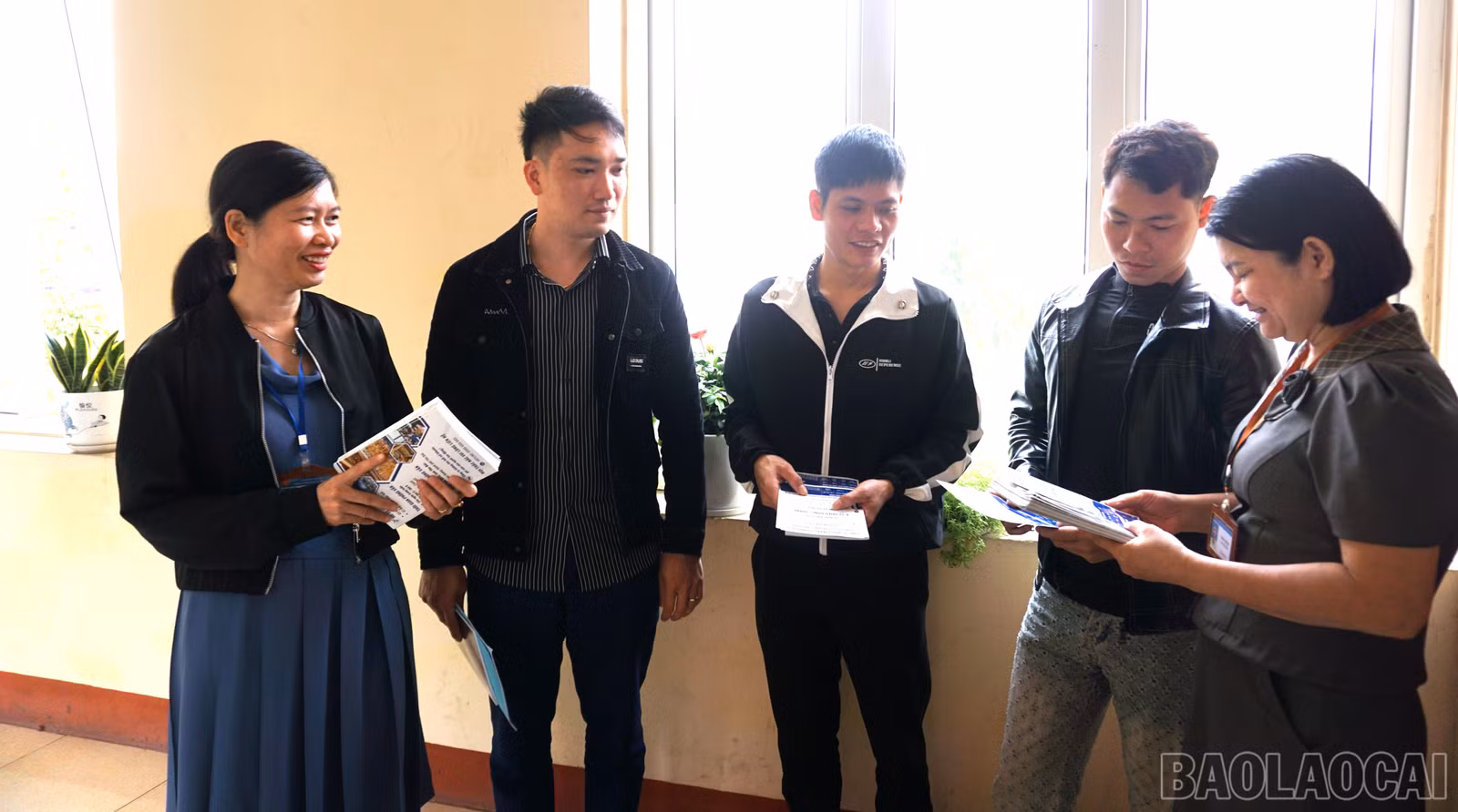 baolaocai-br_trao-doi-vl.jpg