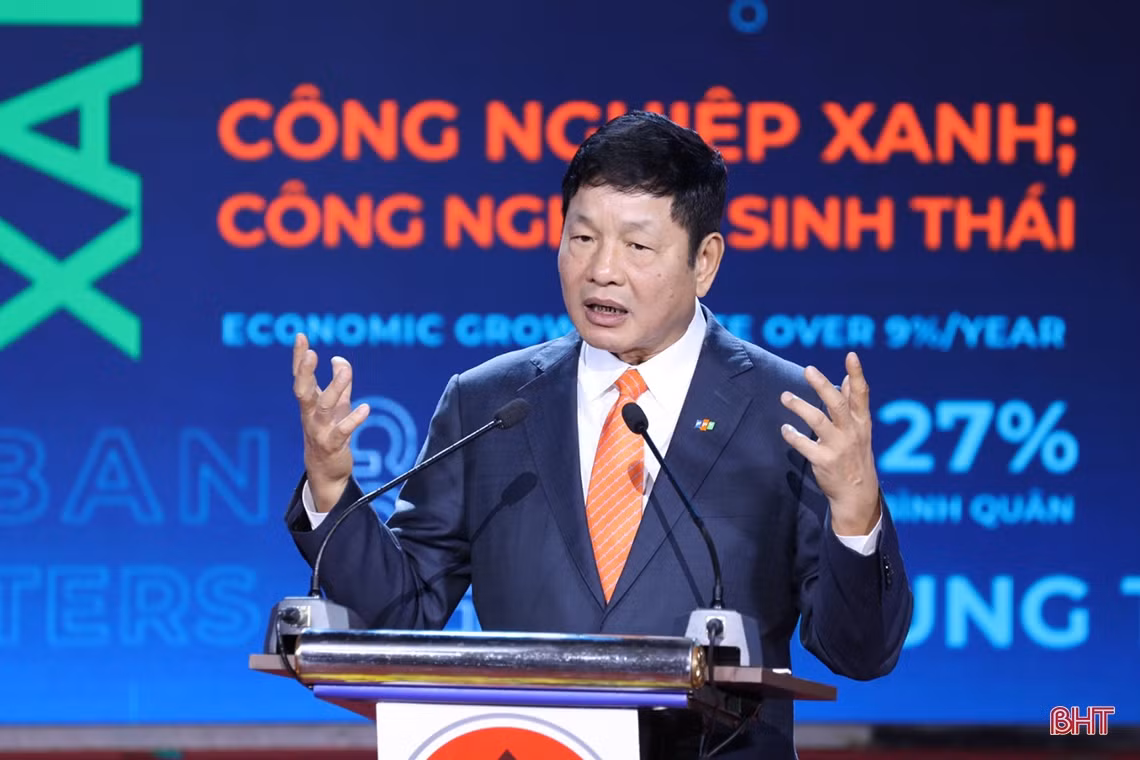 Ông Trương Gia Bình, Chủ tịch Hội đồng Quản trị Công ty Cổ phần FPT phát biểu ý kiến tại hội nghị.