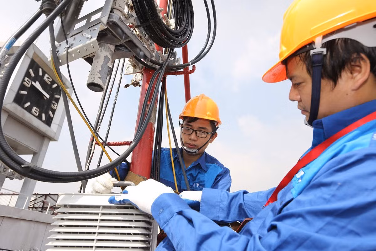 Theo quy định tại Luật sửa đổi năm 2022, với các băng tần di động, đấu giá là mặc định.