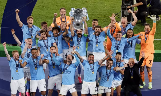 Man City hoàn tất cú ăn ba lịch sử.