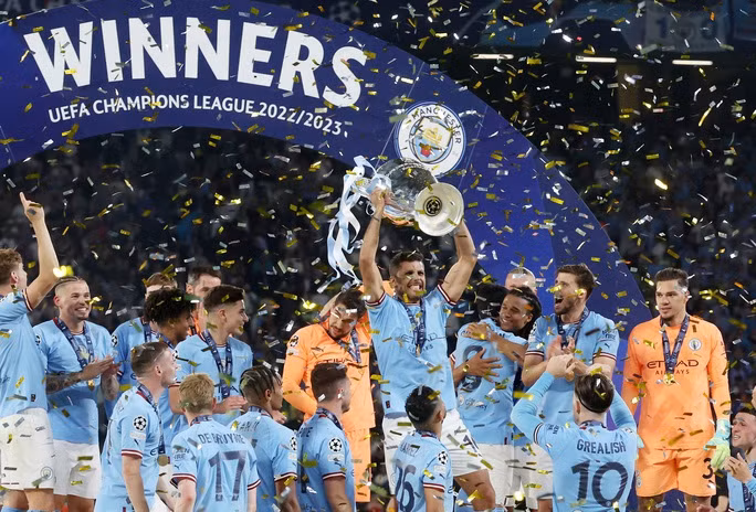 "Người hùng" Rodri và cúp vô địch Champions League.