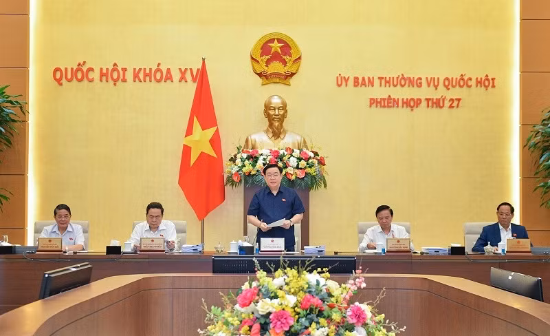 Chủ tịch Quốc hội Vương Đình Huệ phát biểu khai mạc phiên họp.