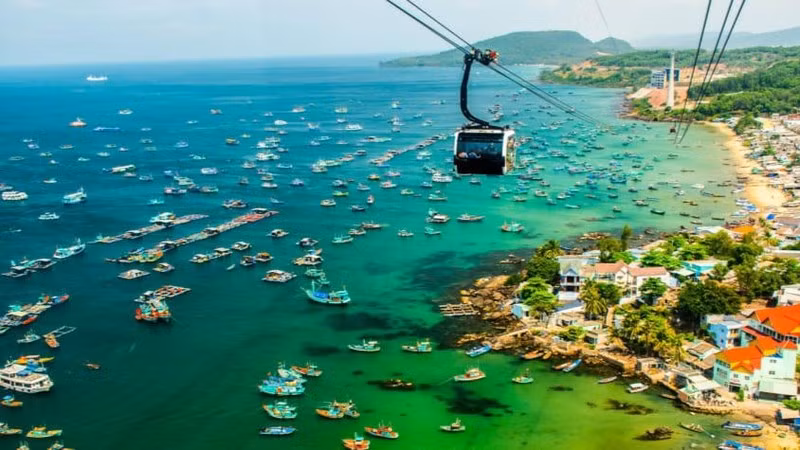Tới Phú Quốc để mãn nhãn với vẻ đẹp toàn cảnh từ cáp treo vượt biển dài nhất thế giới.