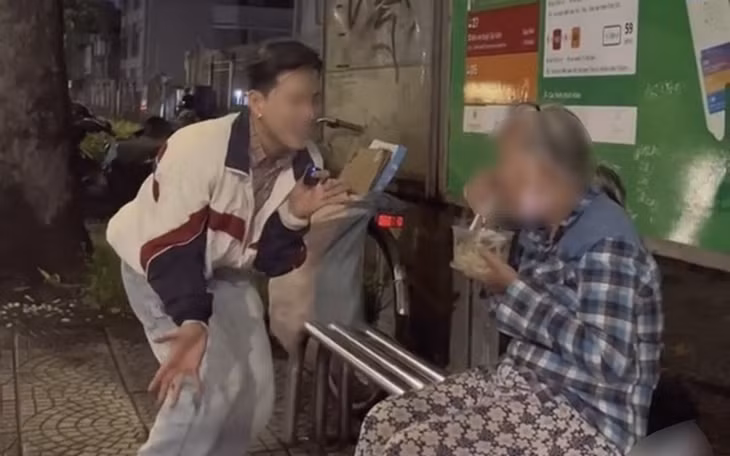 TikToker miệt thị người nghèo - một trong những nội dung bẩn trên TikTok bị dư luận tẩy chay gần đây.