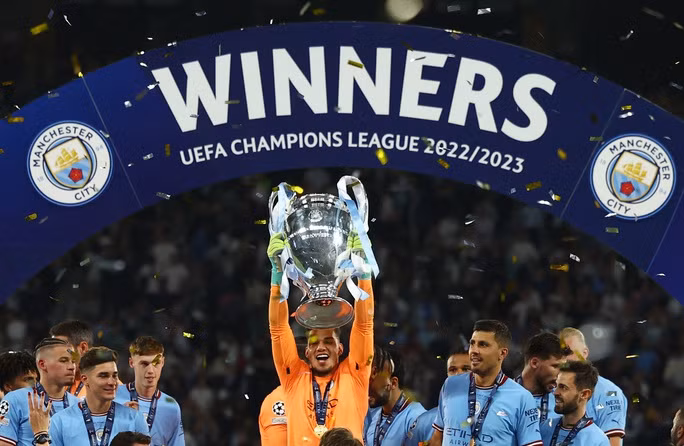 Thủ môn Ederson.