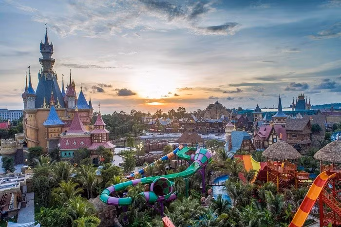 Công viên giải trí chủ đề Vinwonders Phú Quốc đầy màu sắc.