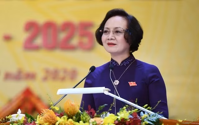 Bộ trưởng Bộ Nội vụ Phạm Thị Thanh Trà vừa ký ban hành Thông tư số 11/2023/TT-BNV hướng dẫn thực hiện điều chỉnh mức trợ cấp hằng tháng đối với cán bộ xã, phường, thị trấn già yếu đã nghỉ việc.