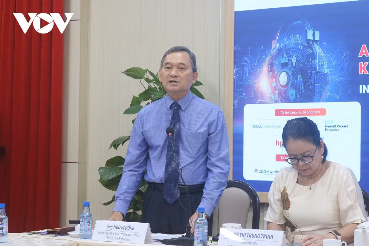 Phó Chủ tịch Hiệp hội An toàn Thông tin Việt Nam Ngô Vi Đồng cho biết, ngoài những lợi ích thì chuyển đổi số, ứng dụng trí tuệ nhân tạo (AI) cũng tiềm ẩn nhiều rủi ro, gây nguy hiểm cho công tác đảm bảo an ninh, an toàn thông tin.