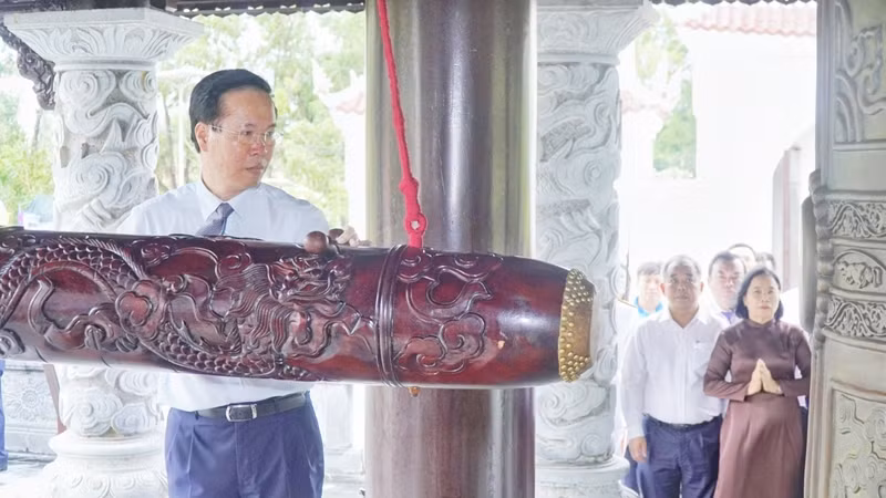 Chủ tịch nước Võ Văn Thưởng nguyện chuông...