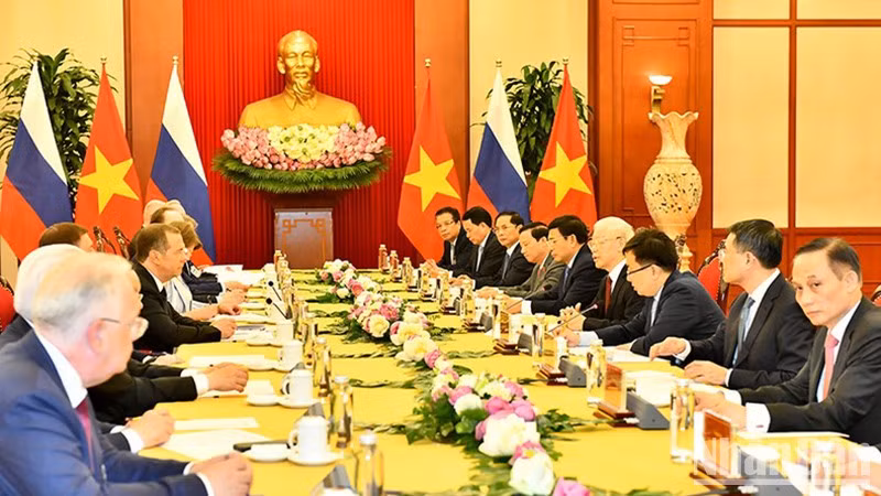 Tổng Bí thư Nguyễn Phú Trọng hội đàm với Chủ tịch Đảng Nước Nga Thống nhất Dmitry Medvedev.