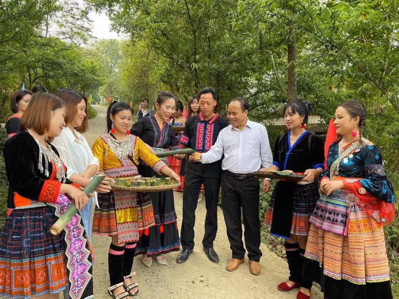 Cảnh quan, môi trường, sự nguyên sơ và hiếu khách giúp Sin Suối Hồ được ASEAN vinh danh là điểm du lịch cộng đồng hấp dẫn nhất của khối năm 2022.