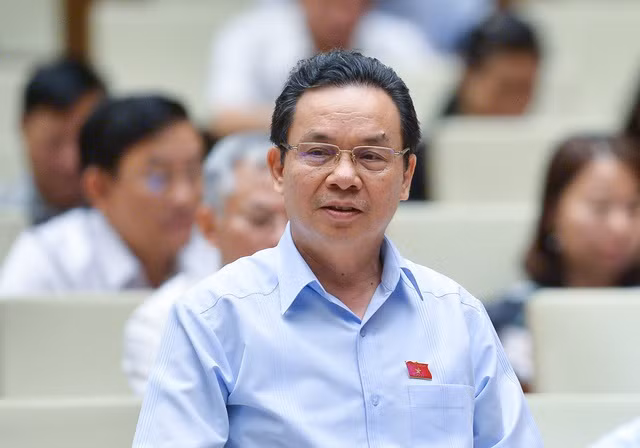 Đại biểu Hoàng Văn Cường (đoàn Hà Nội) ủng hộ quan điểm giao dịch bất động sản phải qua sàn.