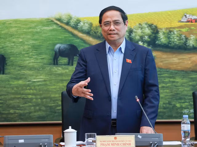 Thủ tướng Chính phủ Phạm Minh Chính nhấn mạnh quan điểm bám sát thực tiễn, xuất phát từ thực tiễn, lấy thực tiễn làm thước đo khi xây dựng Luật Đất đai (sửa đổi).