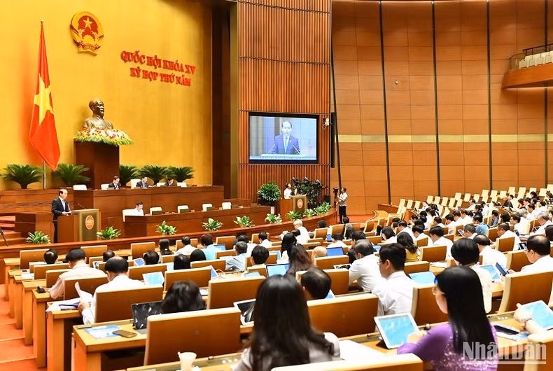 Quang cảnh phiên họp sáng 23/5.