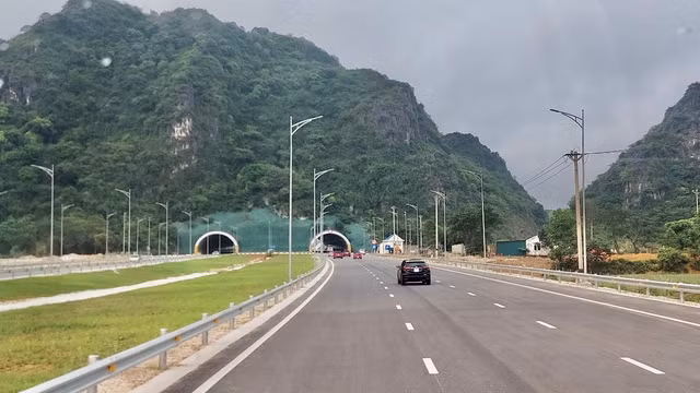 Tuyến Mai Sơn - Quốc lộ 45 các phương tiện được khai thác tuyến đường từ đầu Dự án đến nút giao Đông Xuân (Km327+100) nối Quốc lộ 45 và Quốc lộ 47.