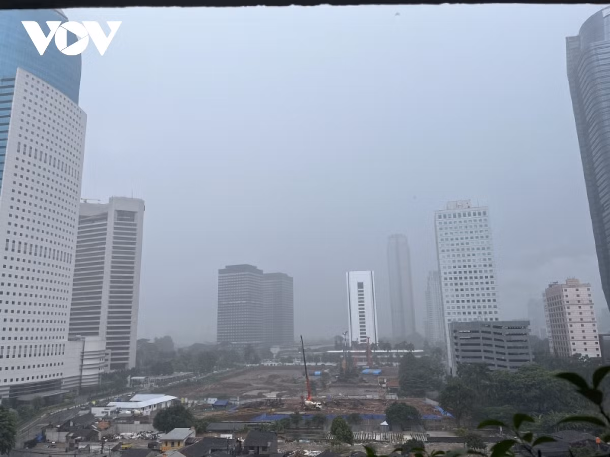 Nhiều công trình xây dựng đang mọc lên khiến không khí Jakarta trở nên ô nhiễm hơn.