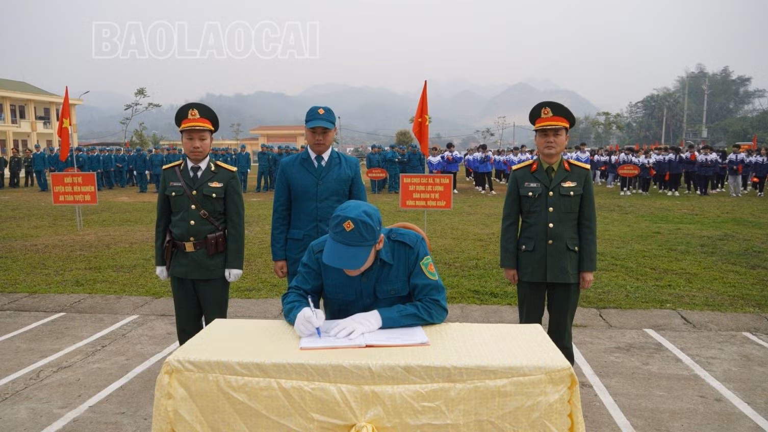 ký giao ước thi đua.jpg