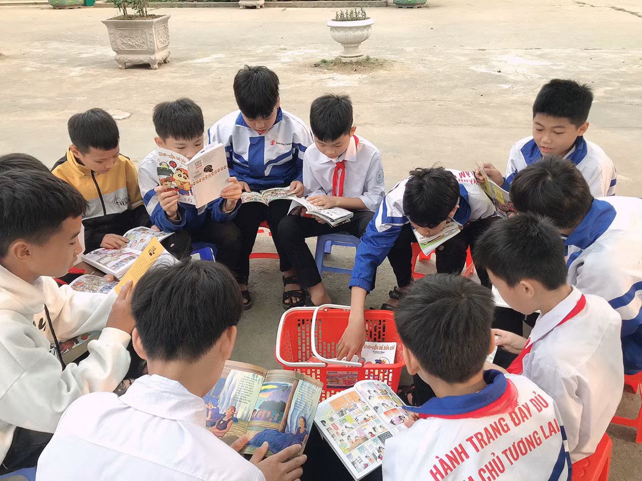 Đọc sách 3.jpg