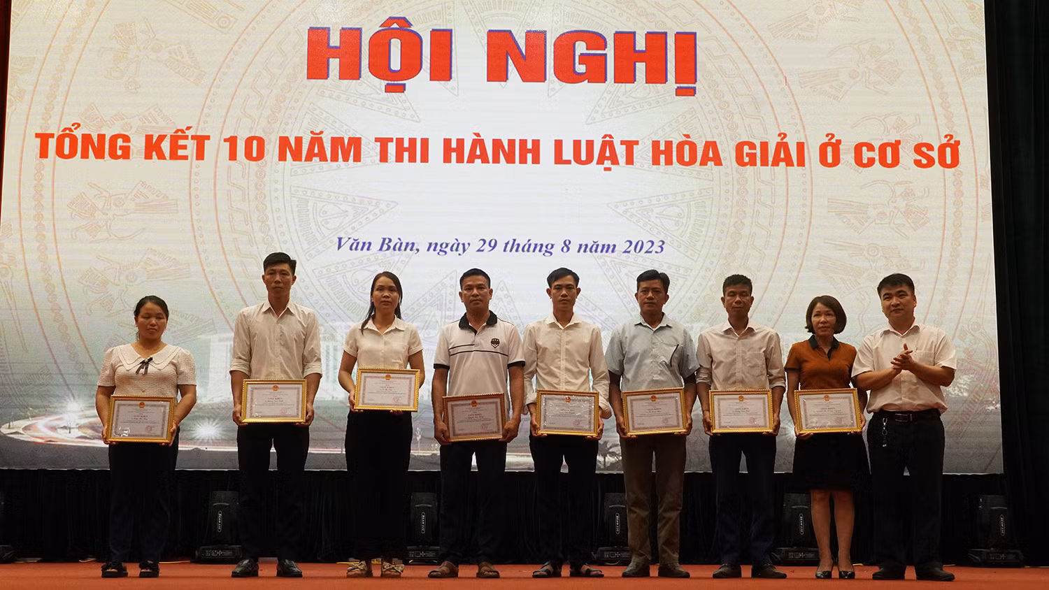 hòa giải.jpg