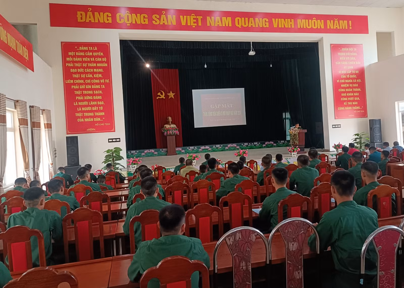 quangcanh.jpg