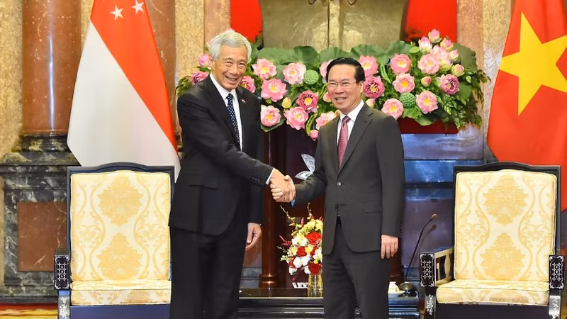 Chủ tịch nước Võ Văn Thưởng và Thủ tướng Singapore Lý Hiển Long tại buổi tiếp. (Ảnh: THỦY NGUYÊN)