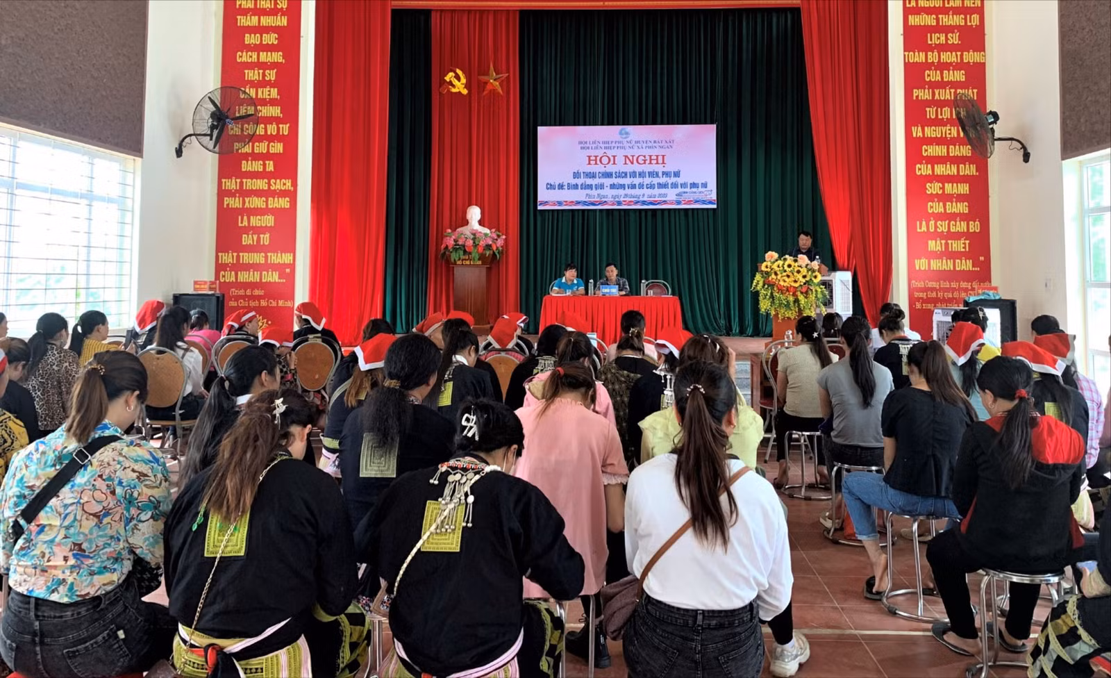 quang cảnh buổi đối thoai.jpg