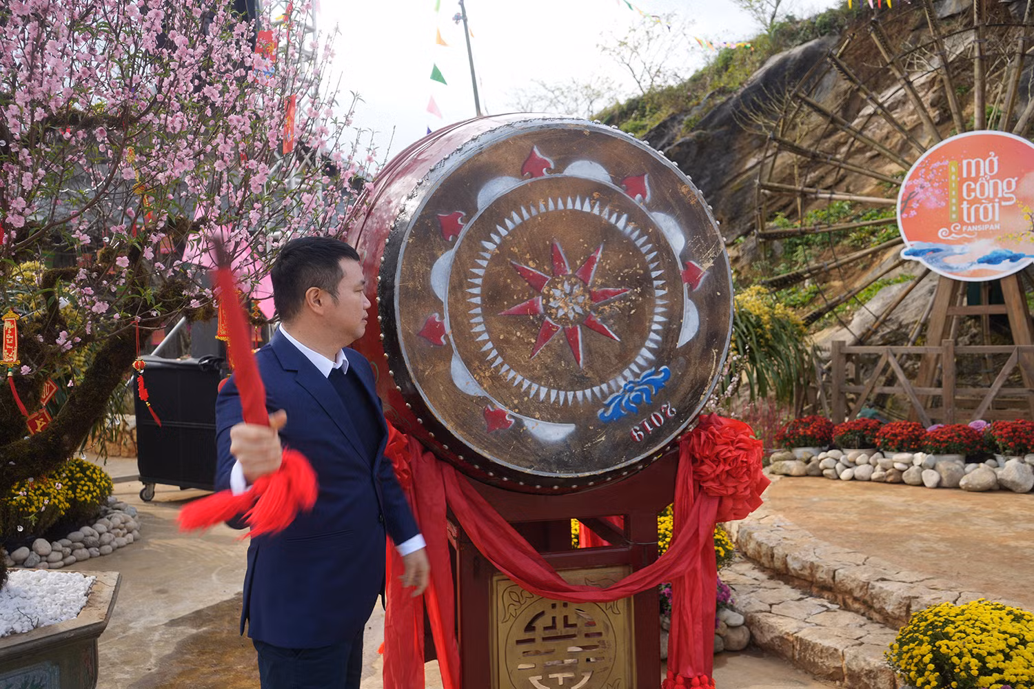 đánh trống.jpg
