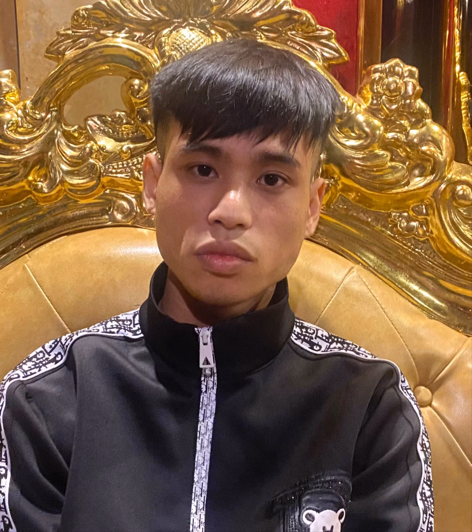 anh-2-doi-tuong-nguyen-van-thuyet-cung-tang-vat-thu-giu-tai-nha-2-5826-8197.jpg