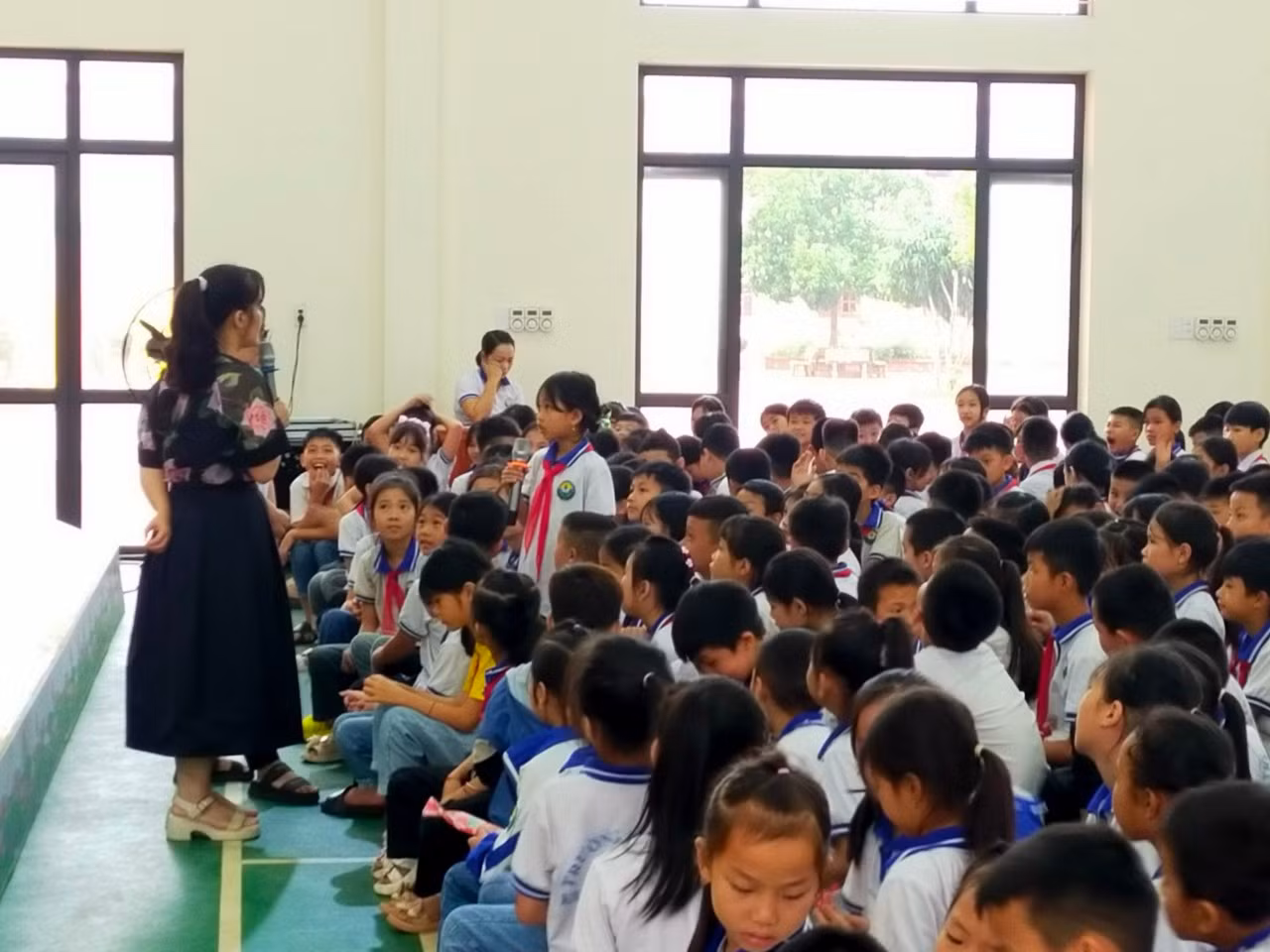 học sinh được giải đáp câu hỏi.jpg