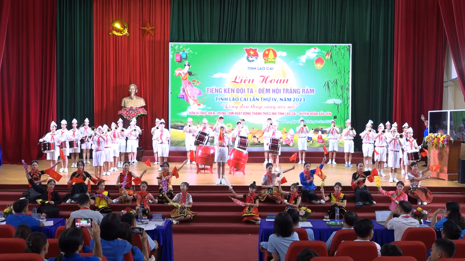 Phần trình bày thi của đội Bảo Yên.jpg