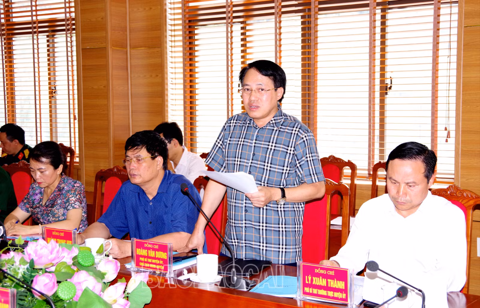 Lanh dao huyen Si Ma Cai bao cao tinh hinh dan toc, ton giao.JPG