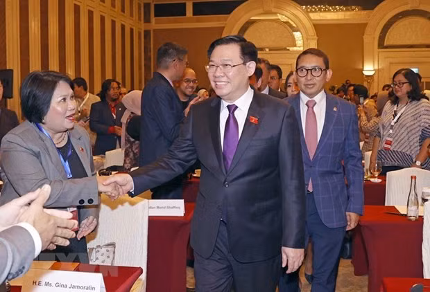 Chủ tịch Quốc hội Vương Đình Huệ đến Diễn đàn Chính sách Đối ngoại. (Ảnh: TTXVN)