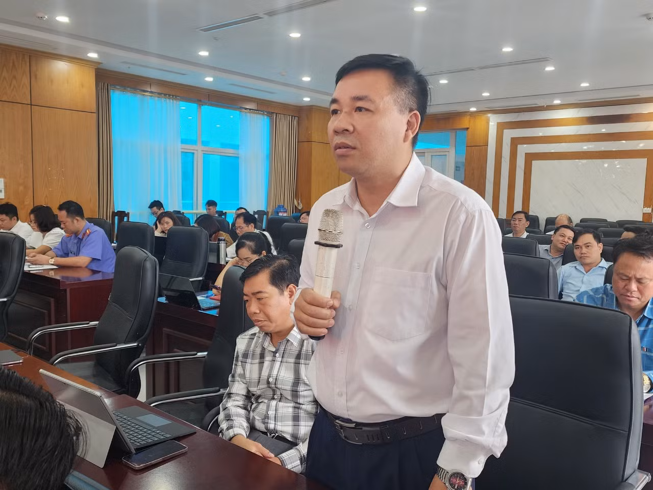 Đảng bộ thị trấn Phố Ràng thảo luận tại hội nghị - Copy.jpg