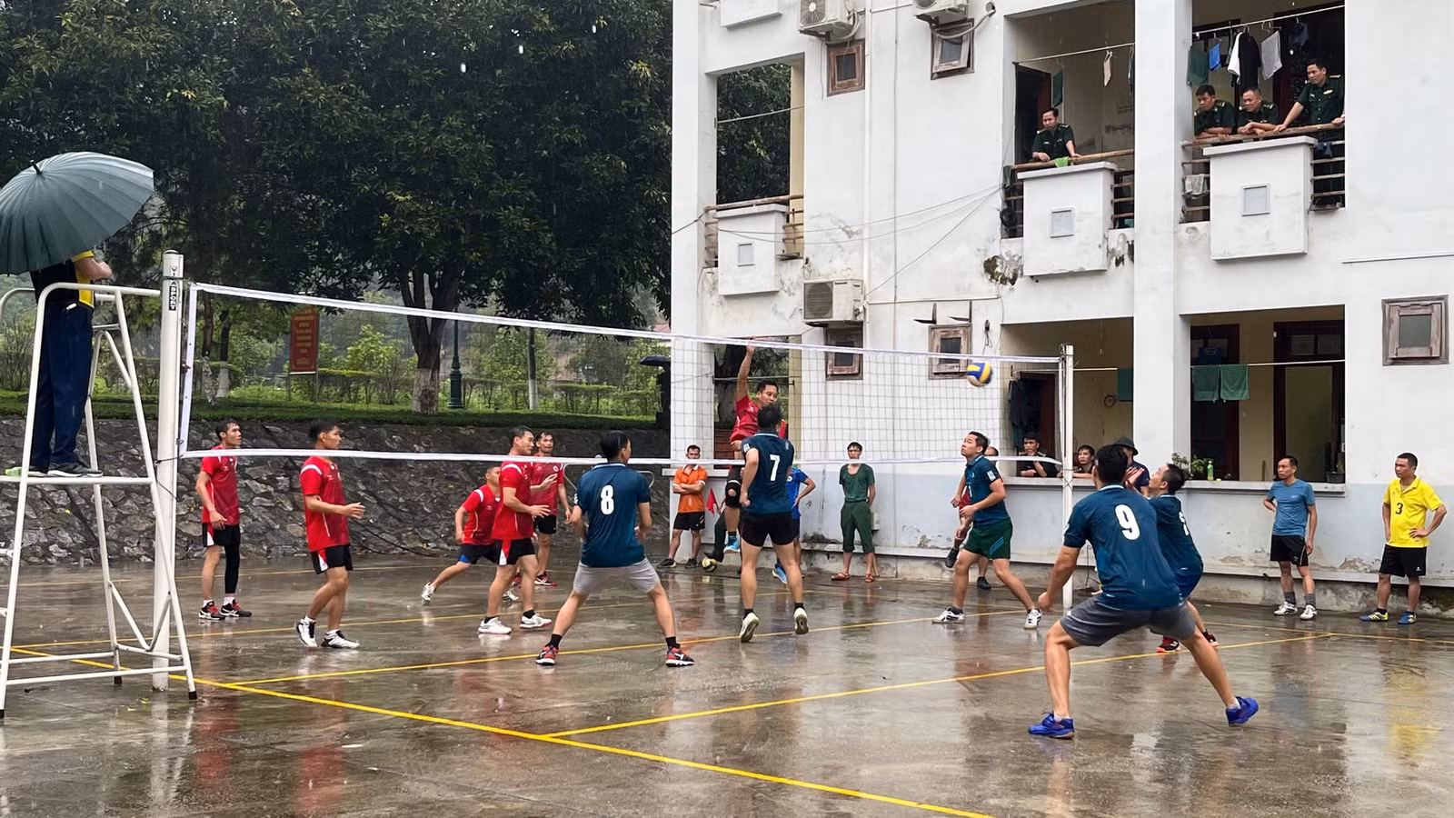 các vận động viên thi đấu hội thao bóng chuyền BĐBP tỉnh Lào Cai năm 2023.jpg