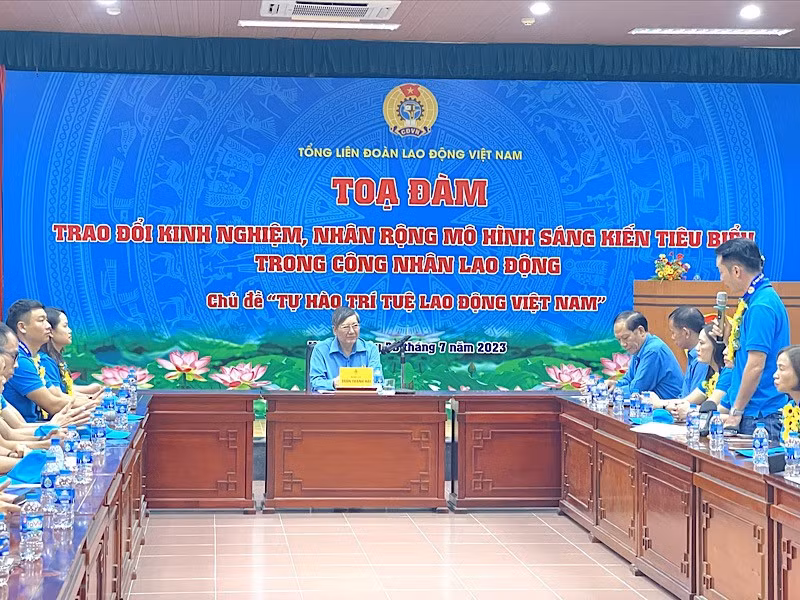 Quang cảnh buổi tọa đàm.