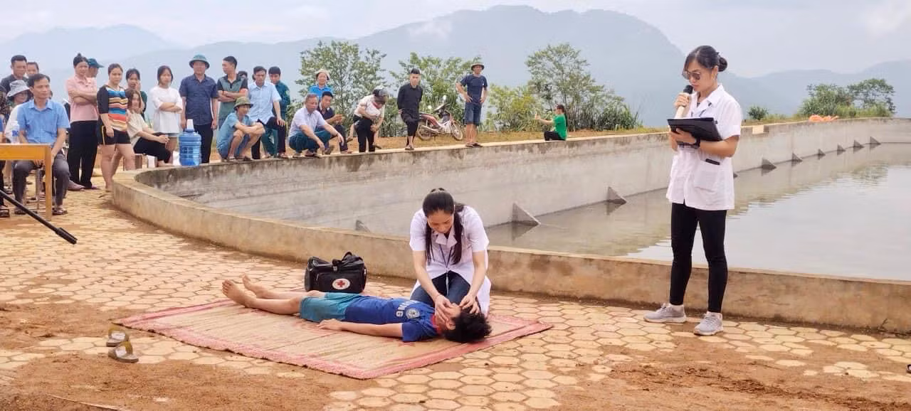 Tập huấn sơ cấp cứu khi gặp tai nạn đuối nước.jpg