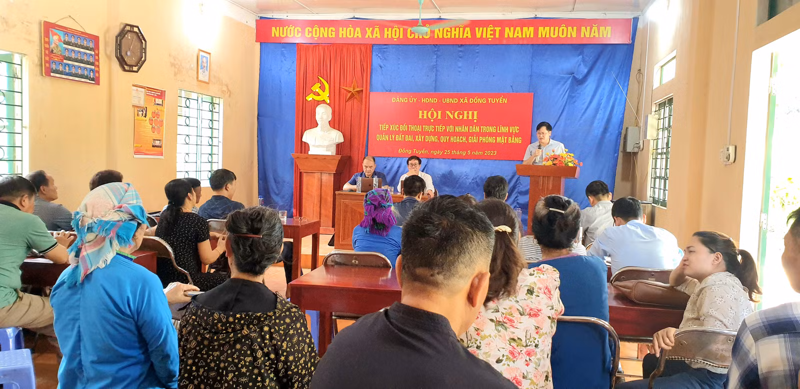 Quang cảnh buổi đối thoại.jpg