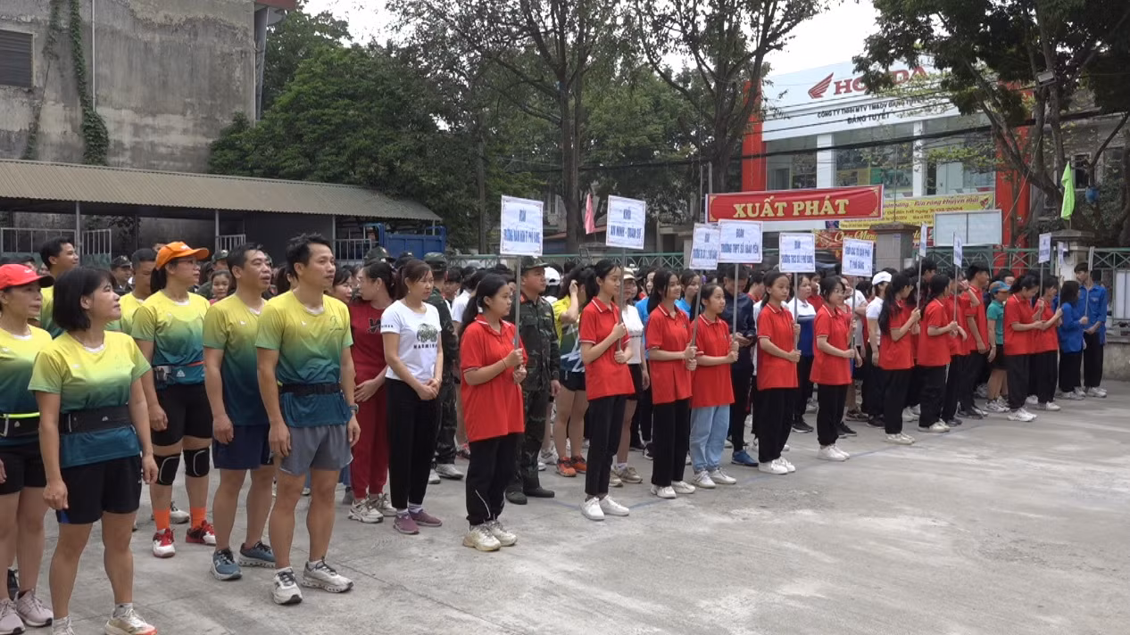 Cán bộ công chức, viên chức, lực lượng vũ trang, học sinh, đoàn viên thanh thiên tham gia ngày chạy Olympic.jpg