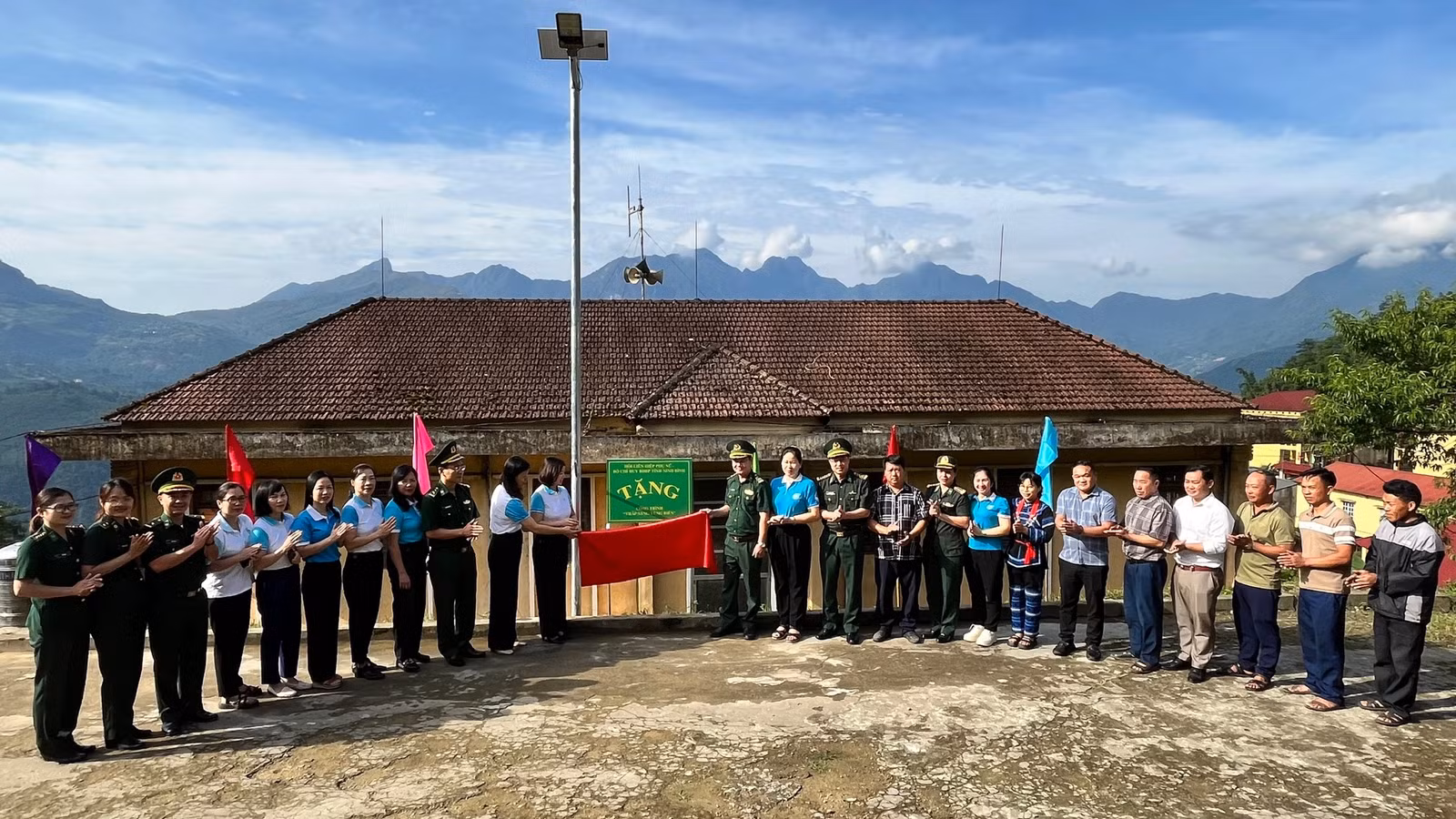 Lễ cắt băng khánh thành công trình thắng sáng đường biên.jpg